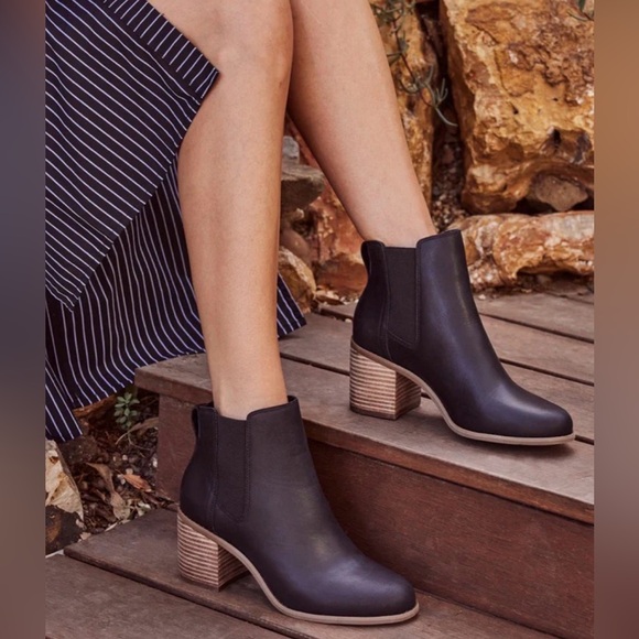 Toms Shoes - Toms Black Leather Evelyn Chelsea Ankle Boots Size 6